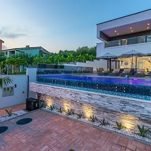 Vila Luxury Lorena With Heated Pool, Jacuzzi,sauna And Seaview, Crikvenica