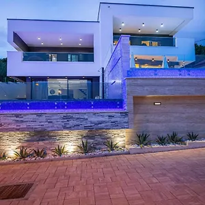 Vila Marassi With Heated Pool, Hot Tub And Sauna, Crikvenica